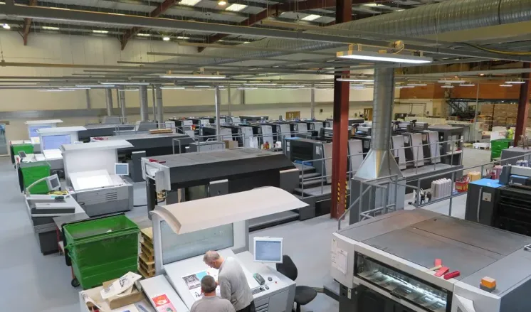 Choosing Between Print and Digital Magazines: What’s Best for Your Brand and Bottom Line? Choosing Between Print and Digital Magazines What’s Best for Your Brand and Bottom Line