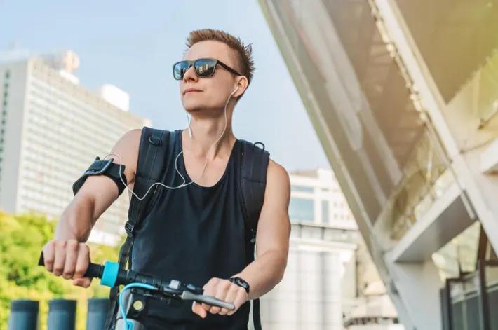 The Impact of Smart Wearables on Urban Cycling Safety
